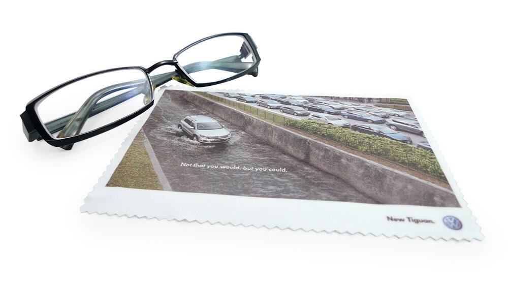 Stor mikrofiberklud til tv- og skærmrengøring med eget tryk